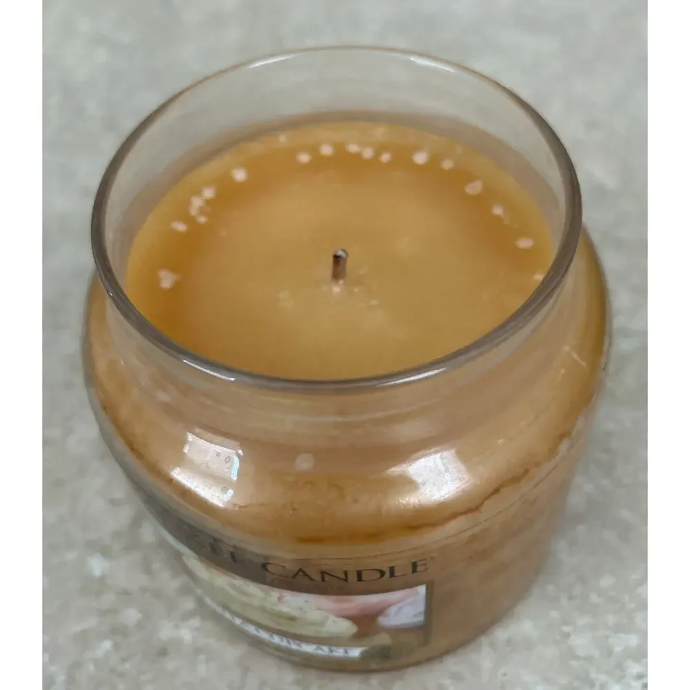Yankee Candle Vanilla Cupcake 14.5 Oz Single Wick House-Warmer Candle, New